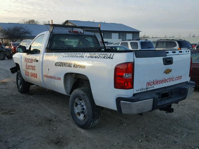 1GCHC24K27E554705 - 2007 CHEVROLET SILVERADO WHITE photo 3