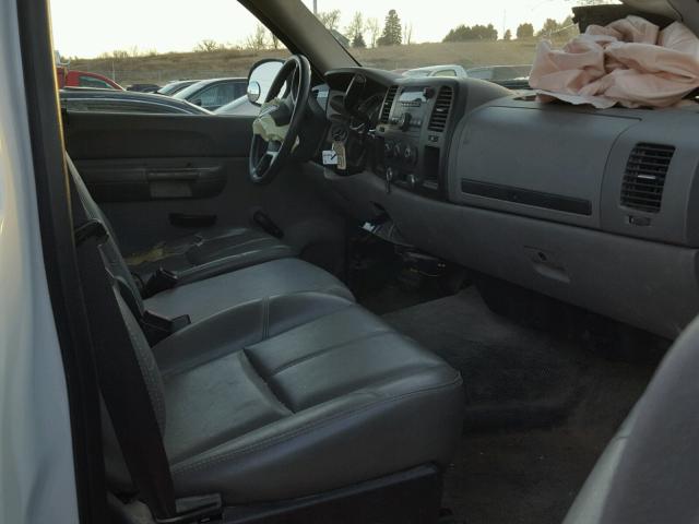 1GCHC24K27E554705 - 2007 CHEVROLET SILVERADO WHITE photo 5