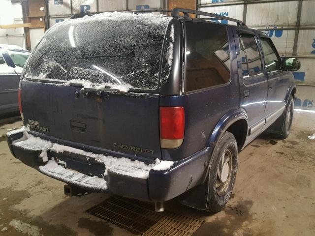 1GNDT13W2Y2166963 - 2000 CHEVROLET BLAZER BLUE photo 4