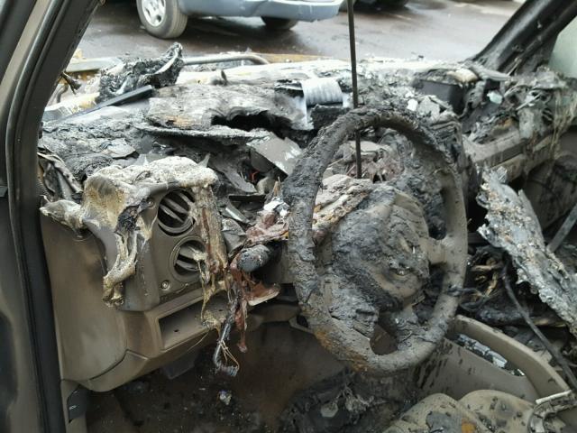 1J8HG48NX6C263778 - 2006 JEEP COMMANDER GOLD photo 8