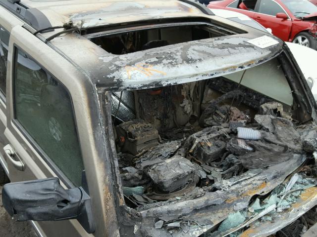 1J8HG48NX6C263778 - 2006 JEEP COMMANDER GOLD photo 9