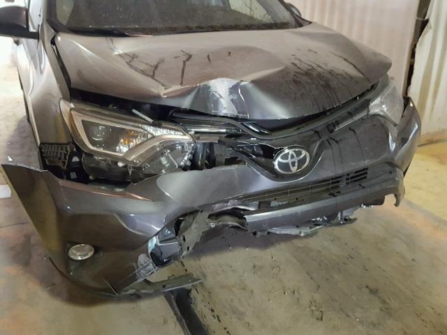 JTMRFREV6HJ705227 - 2017 TOYOTA RAV4 XLE SILVER photo 9