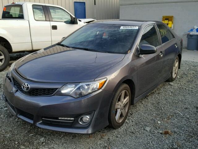 4T1BF1FK8EU458323 - 2014 TOYOTA CAMRY L GRAY photo 2