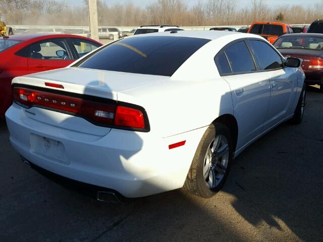 2B3CL3CG8BH516668 - 2011 DODGE CHARGER WHITE photo 4