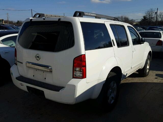 5N1AR18W06C628037 - 2006 NISSAN PATHFINDER WHITE photo 4