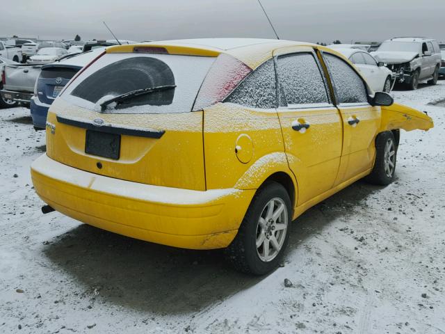 1FAHP37N67W278903 - 2007 FORD FOCUS ZX5 YELLOW photo 4