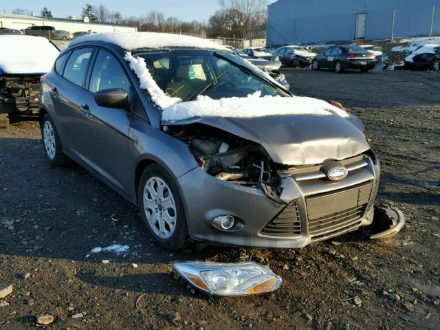 1FAHP3K22CL224202 - 2012 FORD FOCUS SE GRAY photo 1