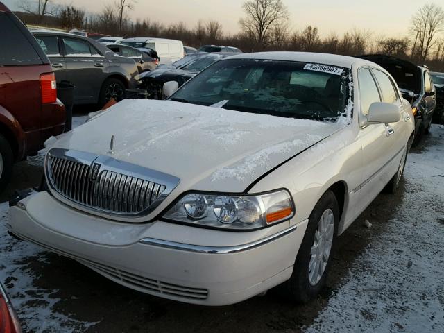 1LNHM81V47Y606750 - 2007 LINCOLN TOWN CAR S SILVER photo 2