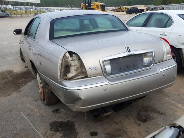 1LNHM82W53Y624689 - 2003 LINCOLN TOWN CAR S SILVER photo 3