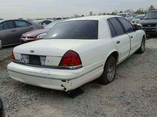 2FAFP73W9WX158772 - 1998 FORD CROWN VICT WHITE photo 4