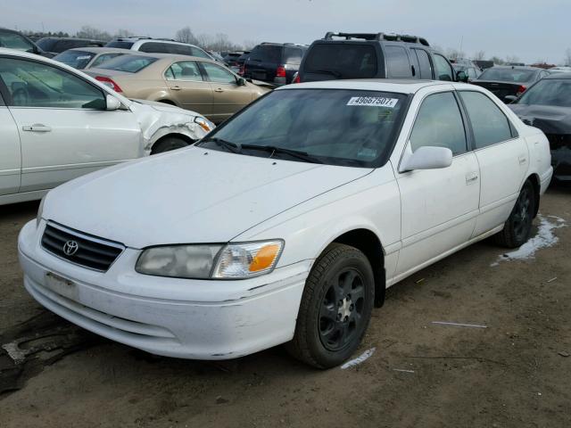 JT2BG22K8Y0486950 - 2000 TOYOTA CAMRY CE WHITE photo 2