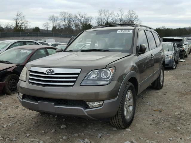 KNDJJ741195021744 - 2009 KIA BORREGO LX GRAY photo 2