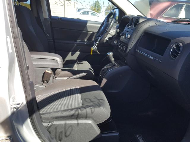 1J4NF1FB4BD251872 - 2011 JEEP COMPASS SP 银色 照片 5