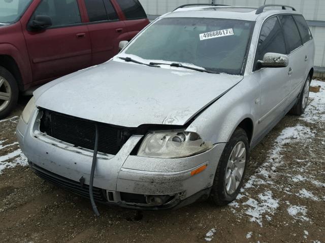 WVWVD63B92E094699 - 2002 VOLKSWAGEN PASSAT GLS SILVER photo 2