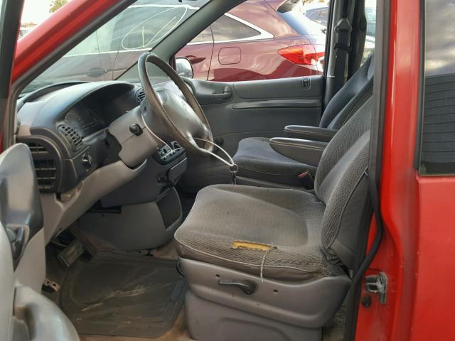 2P4FP25B2VR225444 - 1997 PLYMOUTH VOYAGER RED photo 5