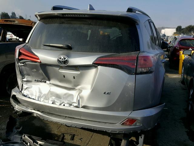 2T3ZFREV5GW247762 - 2016 TOYOTA RAV4 LE Gümüş foto 4