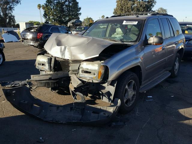 1GNDS13S152274681 - 2005 CHEVROLET TRAILBLAZE GRAY photo 2