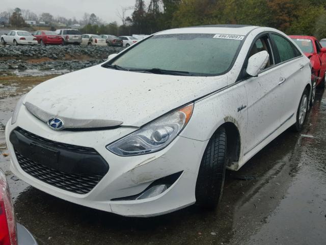 KMHEC4A4XBA011280 - 2011 HYUNDAI SONATA HYB WHITE photo 2