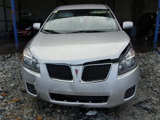 5Y2SM6E00AZ404650 - 2010 PONTIAC VIBE SILVER photo 9