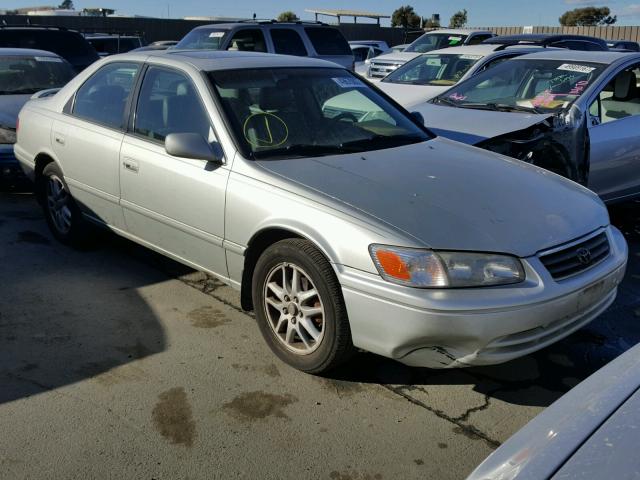 JT2BF28KXY0277137 - 2000 TOYOTA CAMRY LE SILVER photo 1