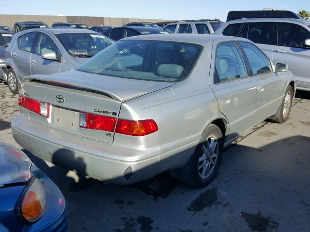 JT2BF28KXY0277137 - 2000 TOYOTA CAMRY LE SILVER photo 4