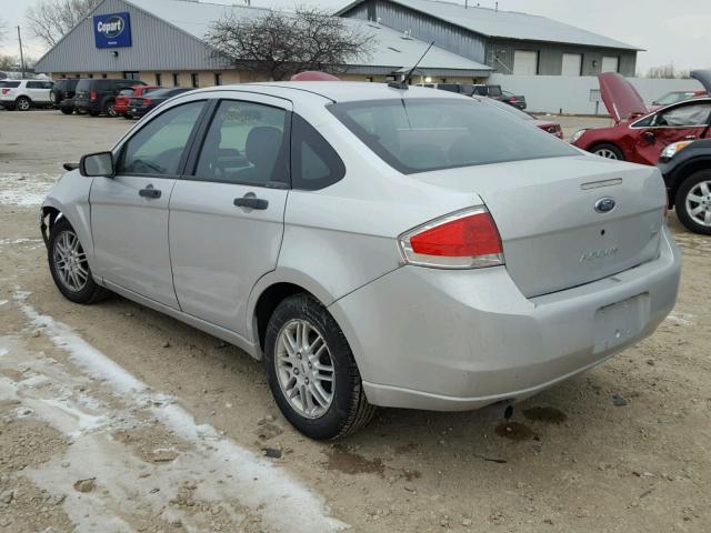 1FAHP35N09W231968 - 2009 FORD FOCUS SE SILVER photo 3