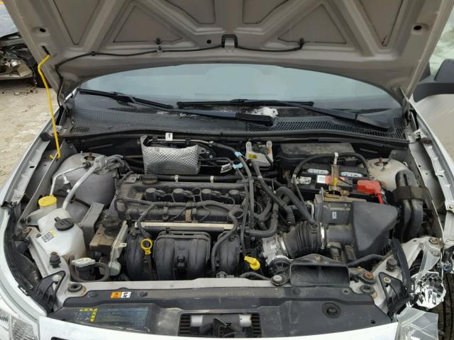 1FAHP35N09W231968 - 2009 FORD FOCUS SE SILVER photo 7