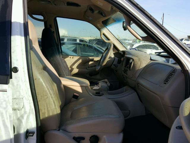 1FMRU15W42LA66854 - 2002 FORD EXPEDITION WHITE photo 5