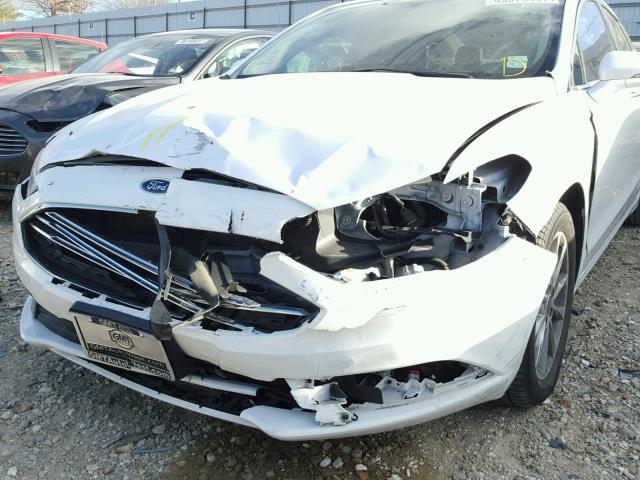 3FA6P0HD1HR131596 - 2017 FORD FUSION SE WHITE photo 9