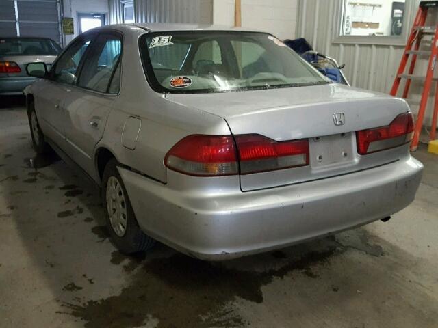 1HGCF86682A148076 - 2002 HONDA ACCORD VAL SILVER photo 3