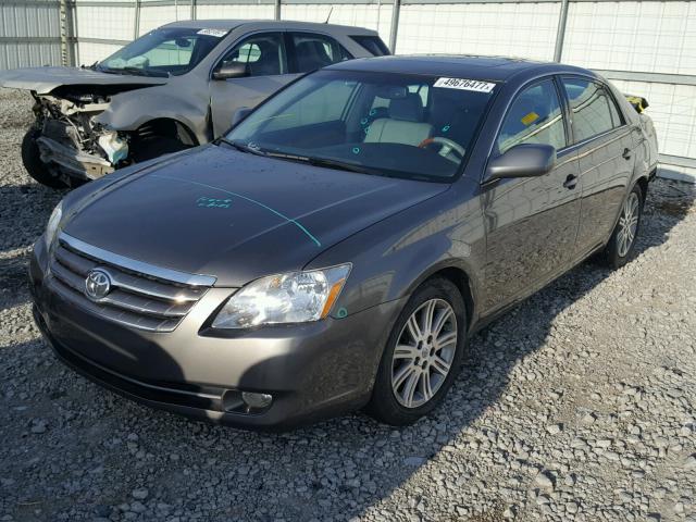 4T1BK36B06U067112 - 2006 TOYOTA AVALON XL GRAY photo 2