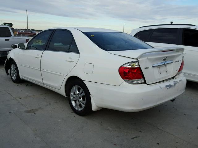 4T1BF30K75U094206 - 2005 TOYOTA CAMRY LE WHITE photo 3