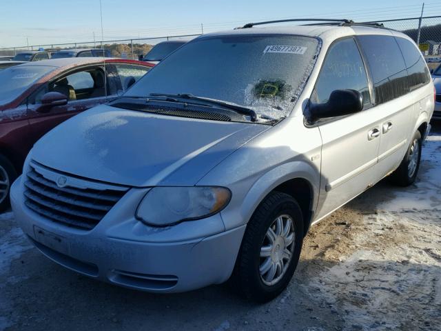 2A4GP54L56R703579 - 2006 CHRYSLER TOWN & COU SILVER photo 2