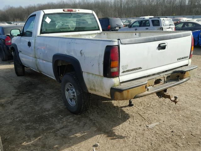 1GCGC24U42Z323318 - 2002 CHEVROLET SILVERADO WHITE photo 3