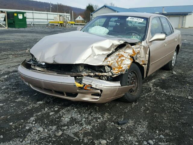 4T1BG12K8TU663494 - 1996 TOYOTA CAMRY DX TAN photo 2