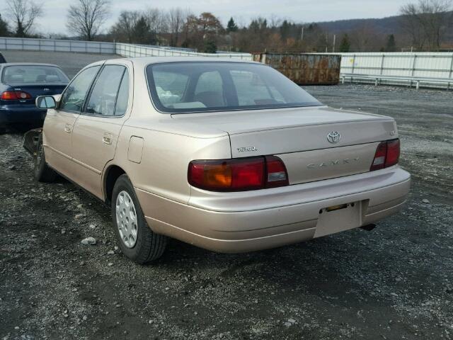 4T1BG12K8TU663494 - 1996 TOYOTA CAMRY DX TAN photo 3