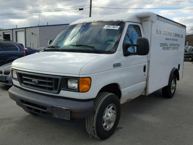 1FDSE35L86DA85116 - 2006 FORD ECONOLINE WHITE photo 2