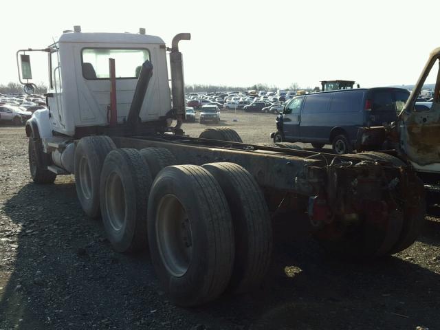 1M2AG11C02M001980 - 2002 MACK 700 CV700 WHITE photo 3