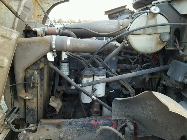 1M2AG11C02M001980 - 2002 MACK 700 CV700 WHITE photo 7