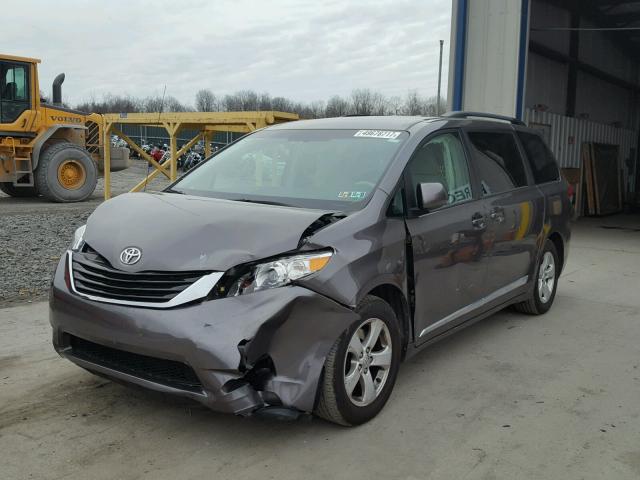 5TDKK3DC5DS371540 - 2013 TOYOTA SIENNA LE GRAY photo 2