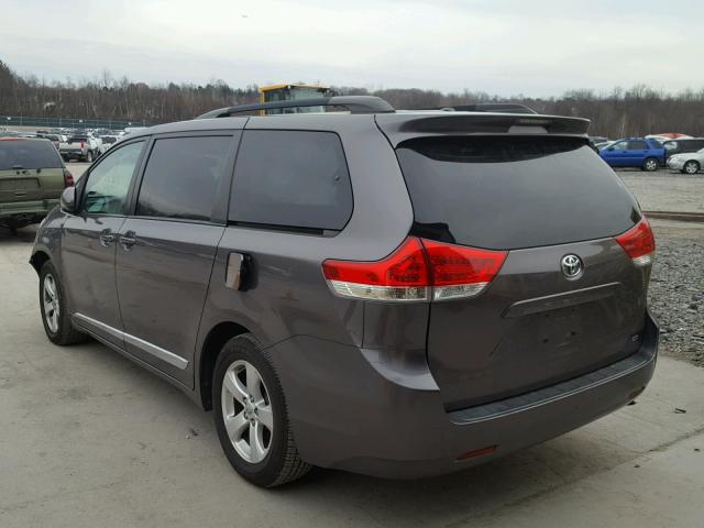 5TDKK3DC5DS371540 - 2013 TOYOTA SIENNA LE GRAY photo 3