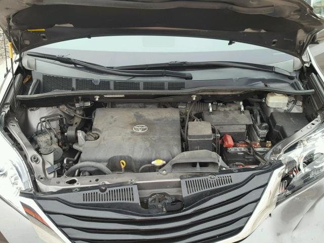 5TDKK3DC5DS371540 - 2013 TOYOTA SIENNA LE GRAY photo 7