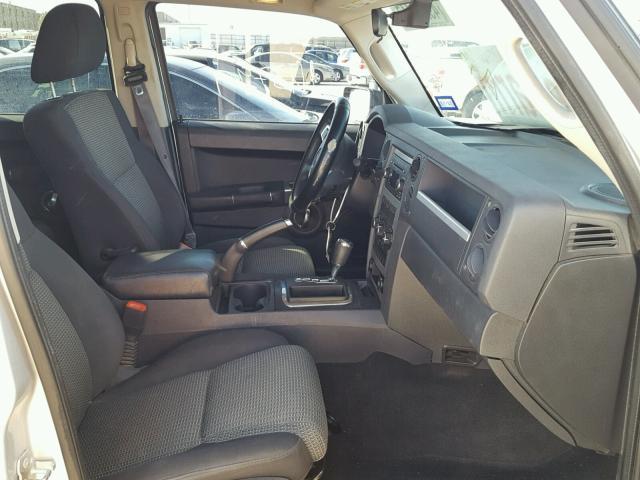 1J4RG4GK1AC103164 - 2010 JEEP COMMANDER SILVER photo 5