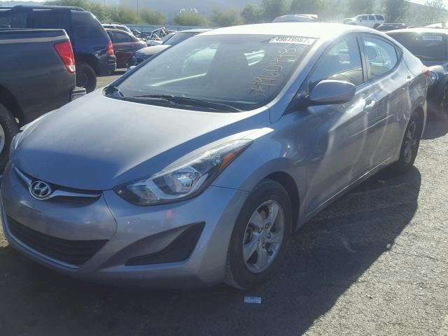 5NPDH4AEXFH583071 - 2015 HYUNDAI ELANTRA SE SILVER photo 2