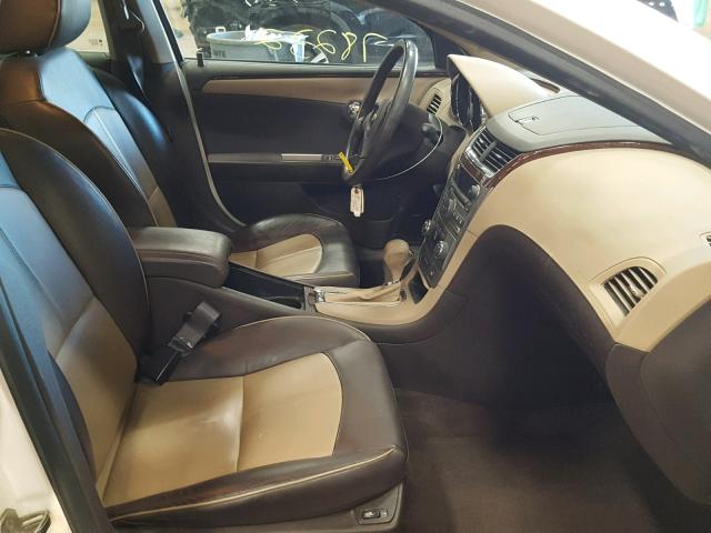 1G1ZE5E1XBF266383 - 2011 CHEVROLET MALIBU LTZ 白色 照片 5