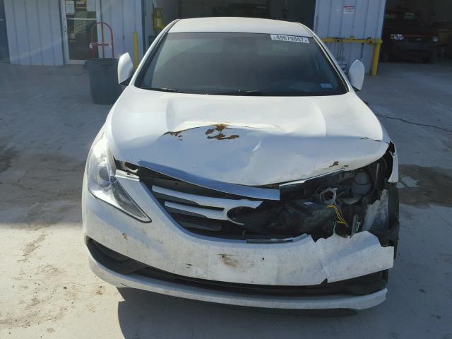 5NPEB4AC8EH861551 - 2014 HYUNDAI SONATA GLS WHITE photo 9