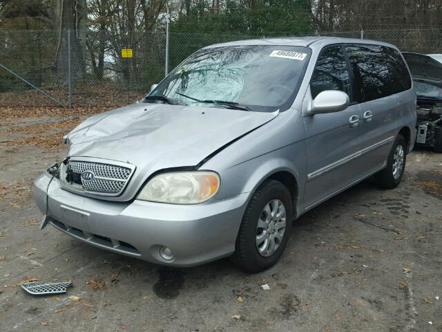 KNDUP131546593798 - 2004 KIA SEDONA EX SILVER photo 2