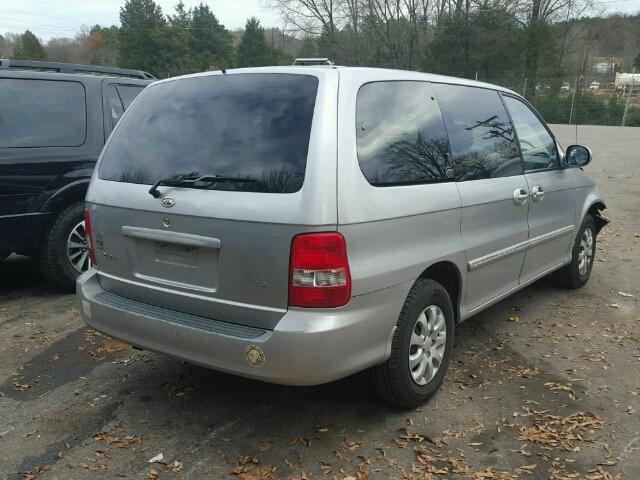 KNDUP131546593798 - 2004 KIA SEDONA EX SILVER photo 4