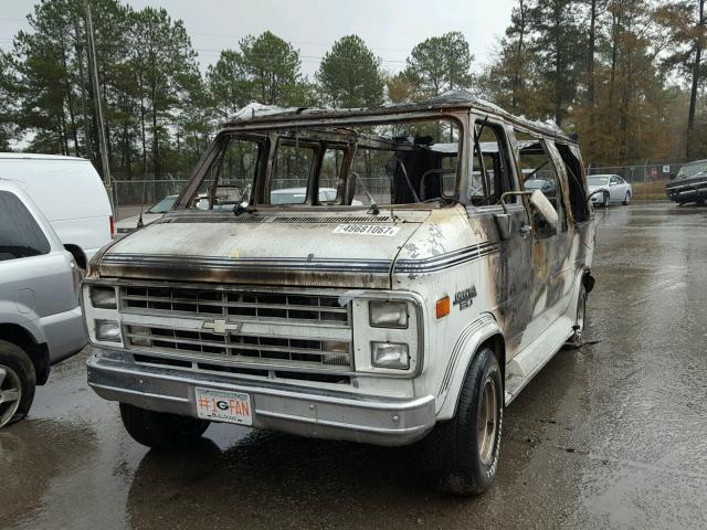 1GBEG25K3L7123105 - 1990 CHEVROLET G20 WHITE photo 2