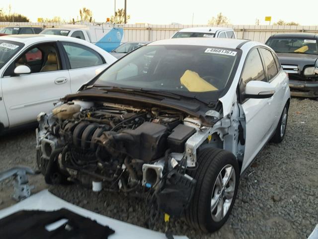 1FADP3K24DL235699 - 2013 FORD FOCUS SE WHITE photo 2